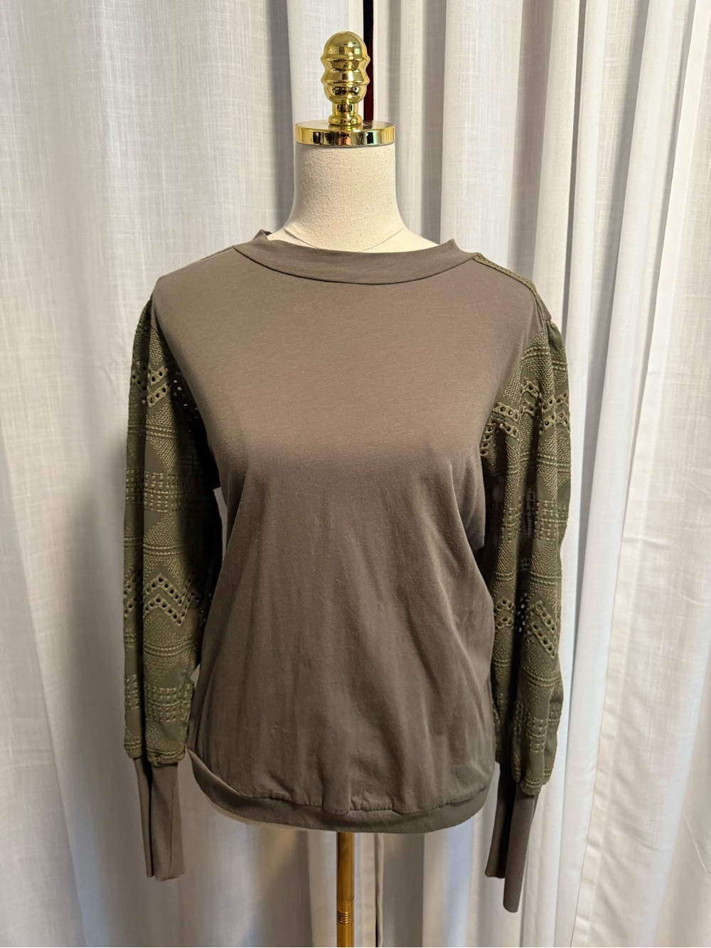 NWT TINY From‎ anthropology Olive green embroidered sleeved top